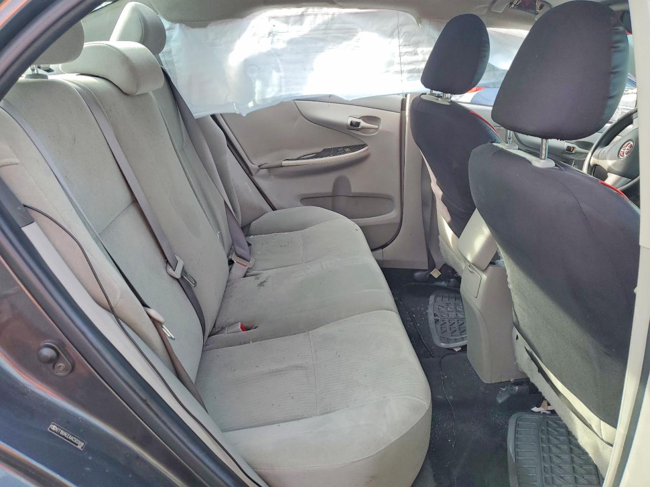 2010 TOYOTA COROLLA LE photo 19