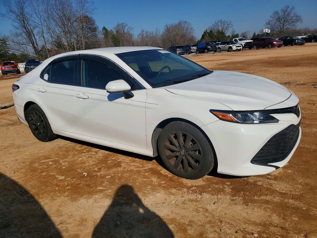 2020 TOYOTA CAMRY LE photo 4