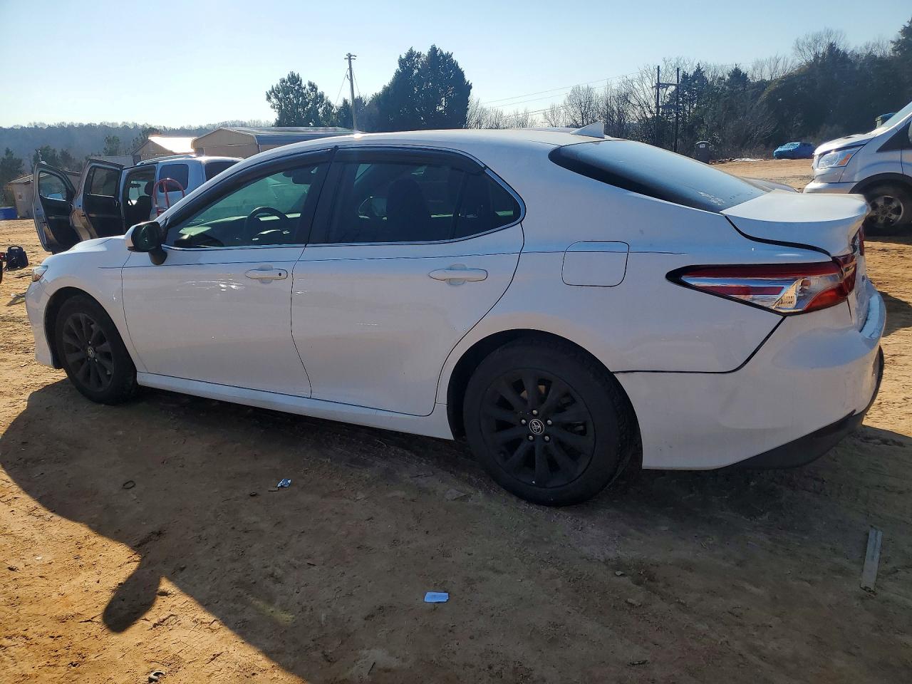 2020 TOYOTA CAMRY LE photo 2
