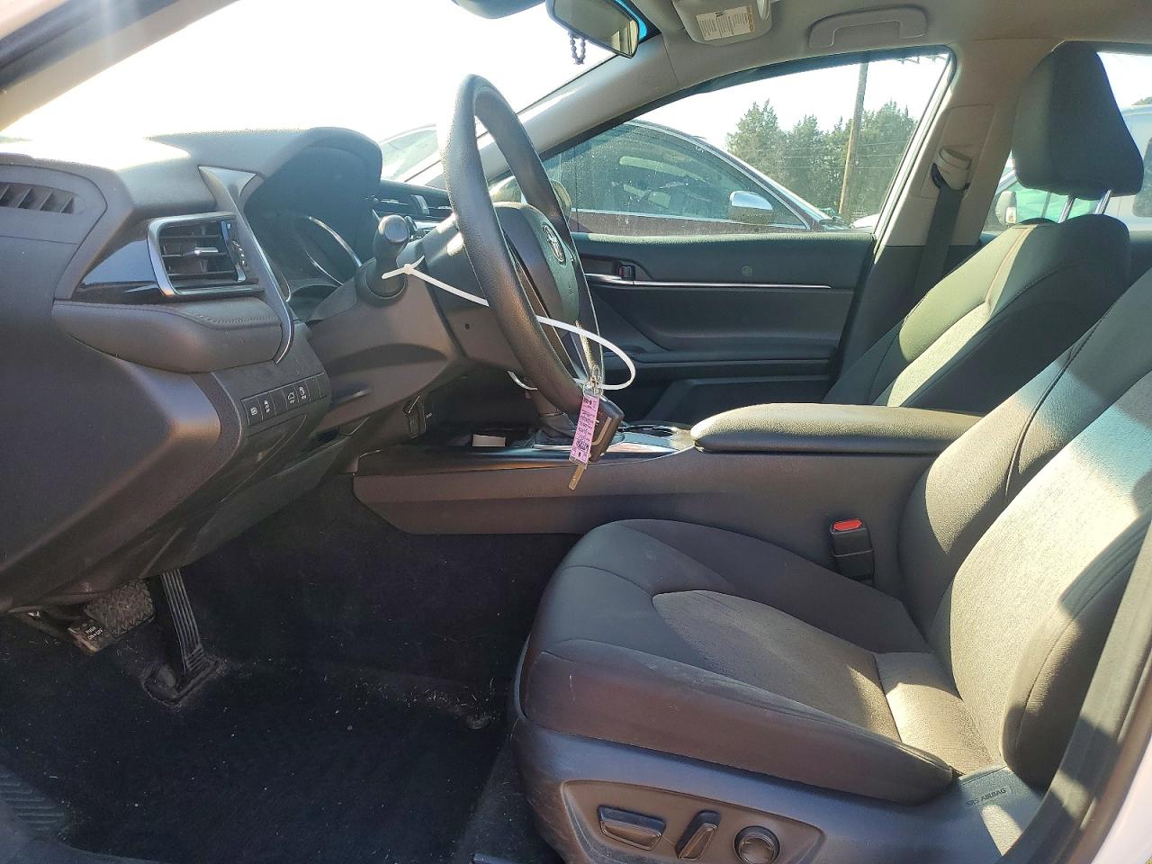 2020 TOYOTA CAMRY LE photo 7