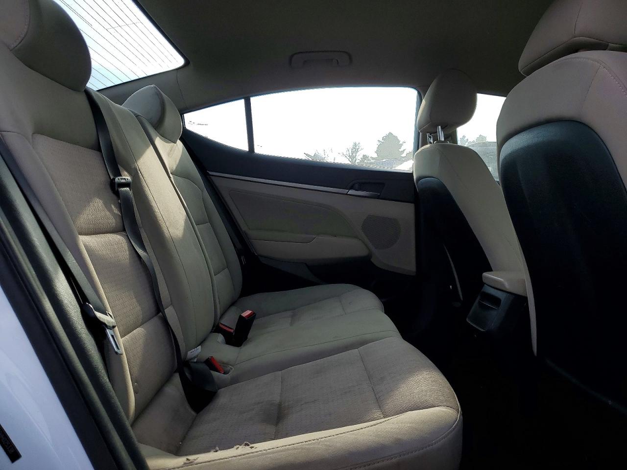 2017 HYUNDAI ELANTRA SE photo 19