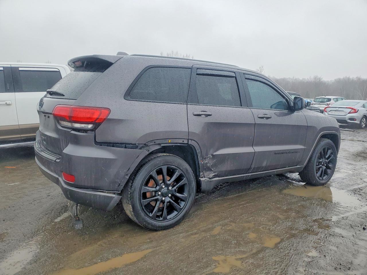 2020 JEEP GRAND CHEROKEE LAREDO photo 3