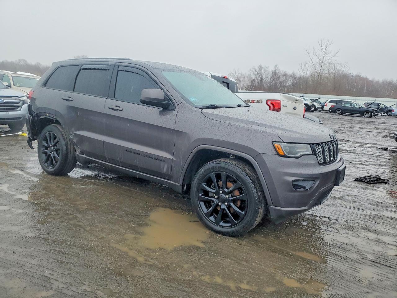 2020 JEEP GRAND CHEROKEE LAREDO photo 4