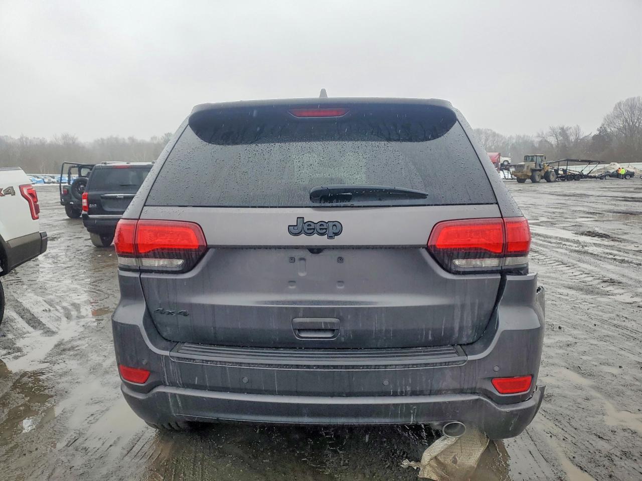 2020 JEEP GRAND CHEROKEE LAREDO photo 6
