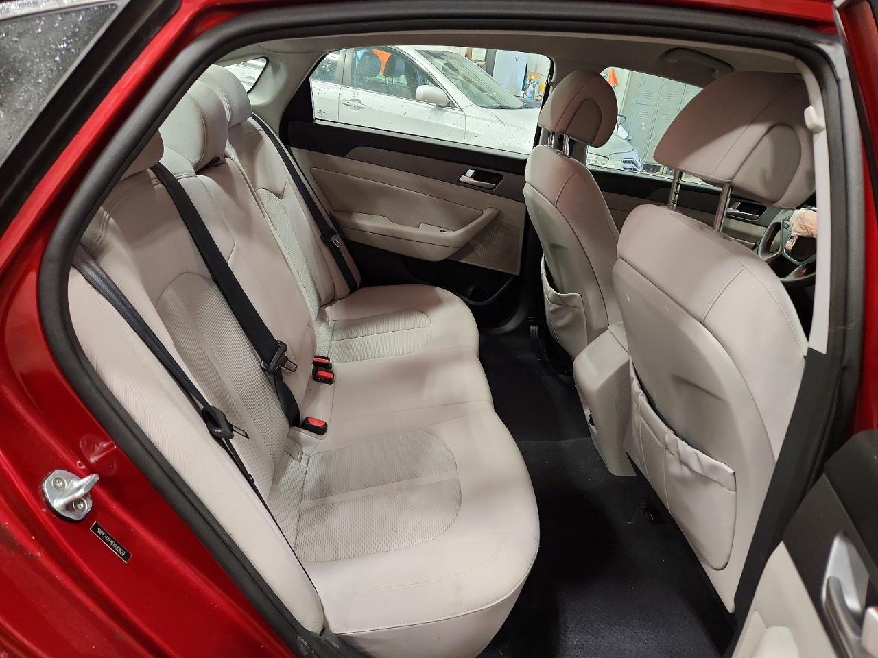 2015 HYUNDAI SONATA SE photo 28