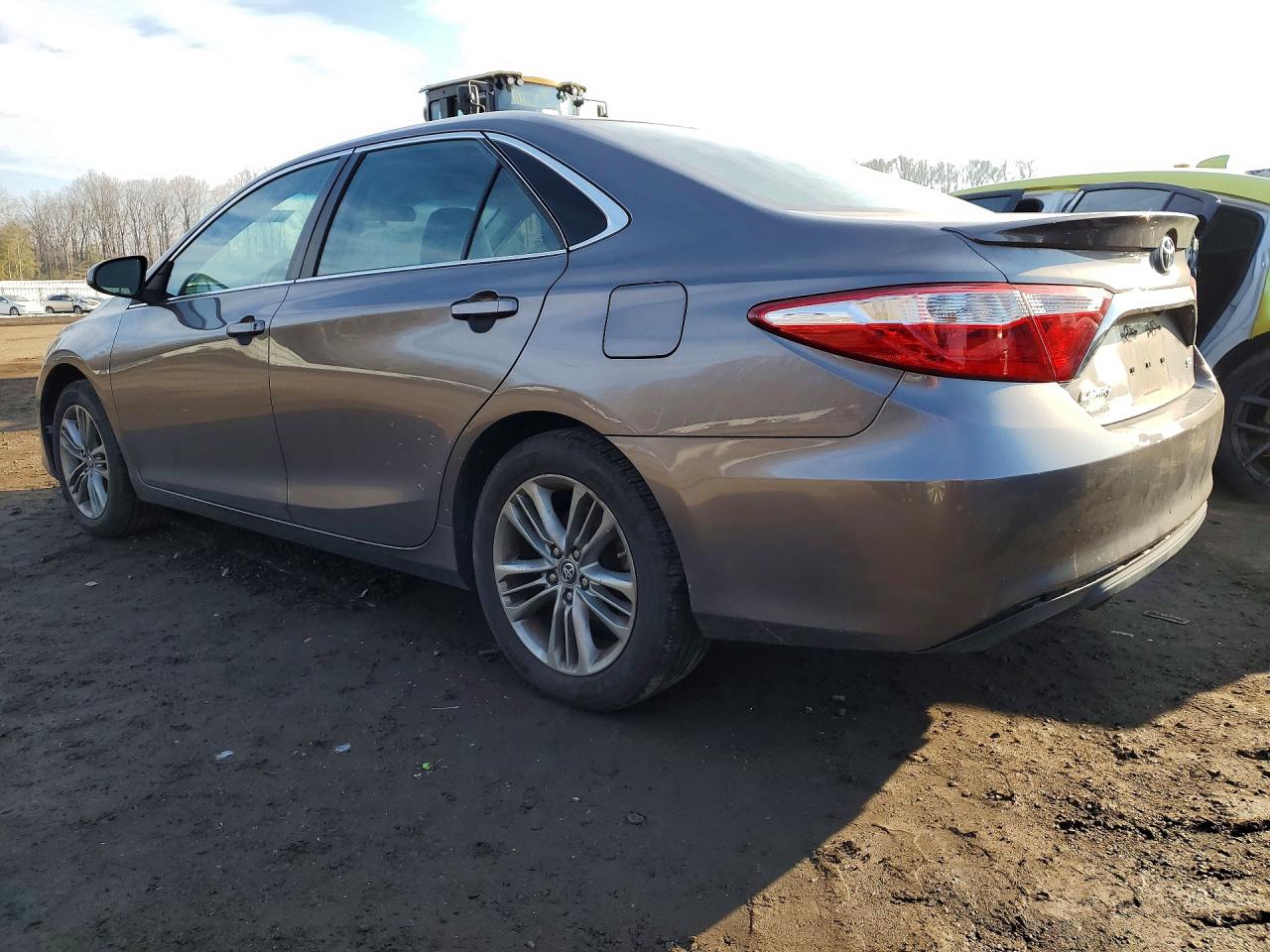 2017 TOYOTA CAMRY photo 4
