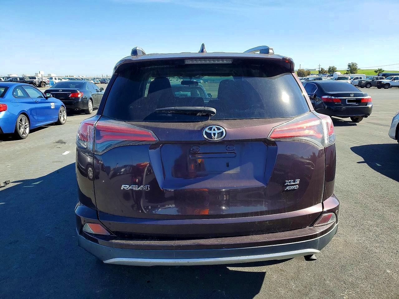 2016 TOYOTA RAV4 XLE photo 11