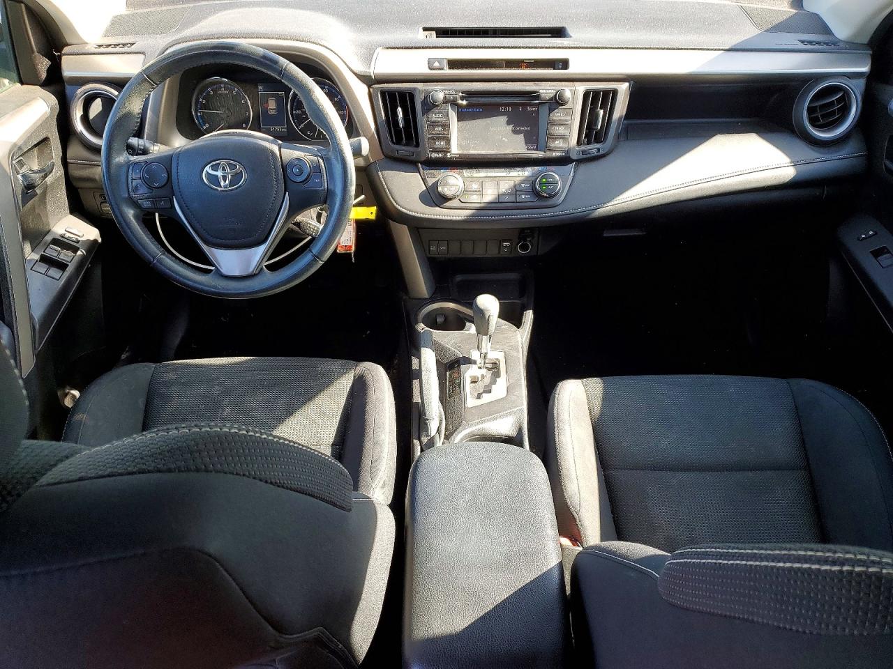 2016 TOYOTA RAV4 XLE photo 15