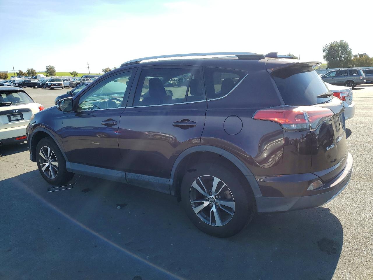 2016 TOYOTA RAV4 XLE photo 3