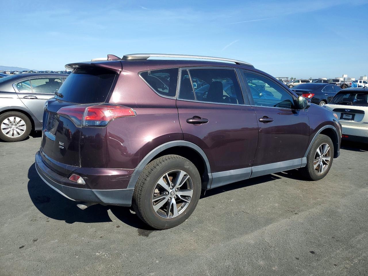 2016 TOYOTA RAV4 XLE photo 5