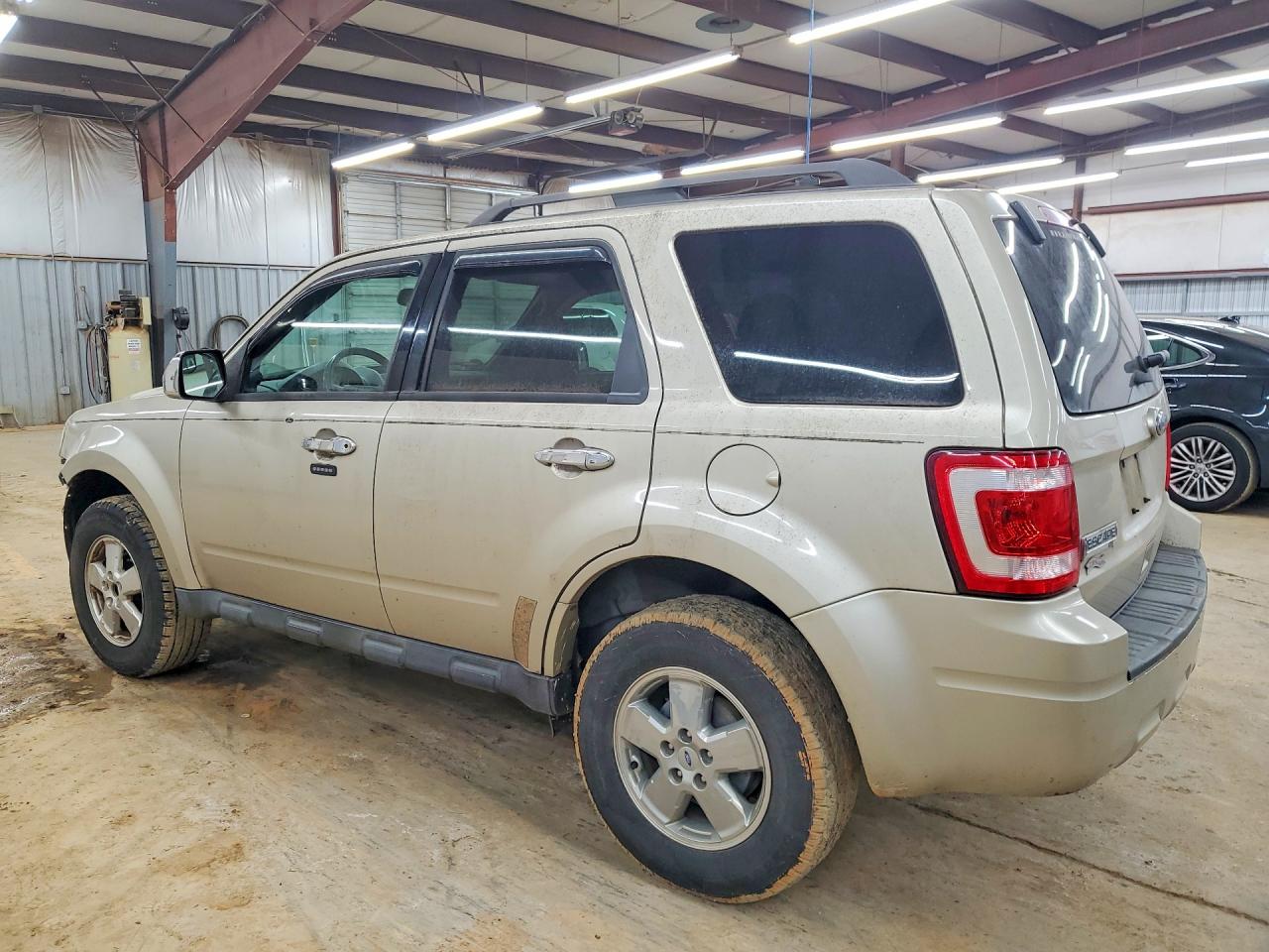 2011 FORD ESCAPE XLT photo 4