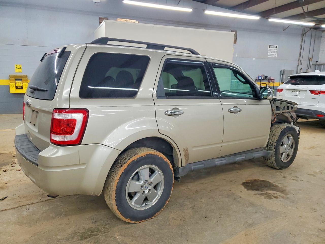 2011 FORD ESCAPE XLT photo 7