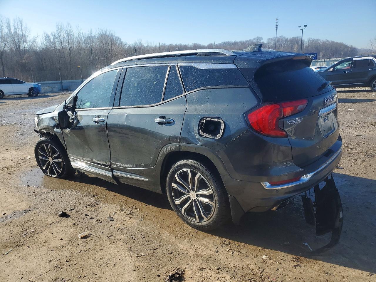 2018 GMC TERRAIN DENALI photo 2