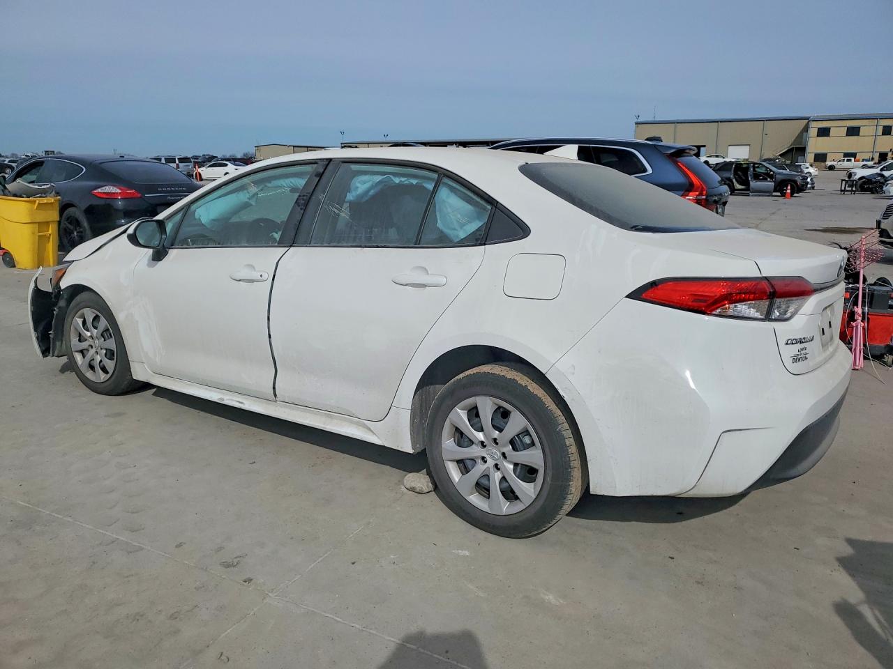 2025 TOYOTA COROLLA LE photo 3