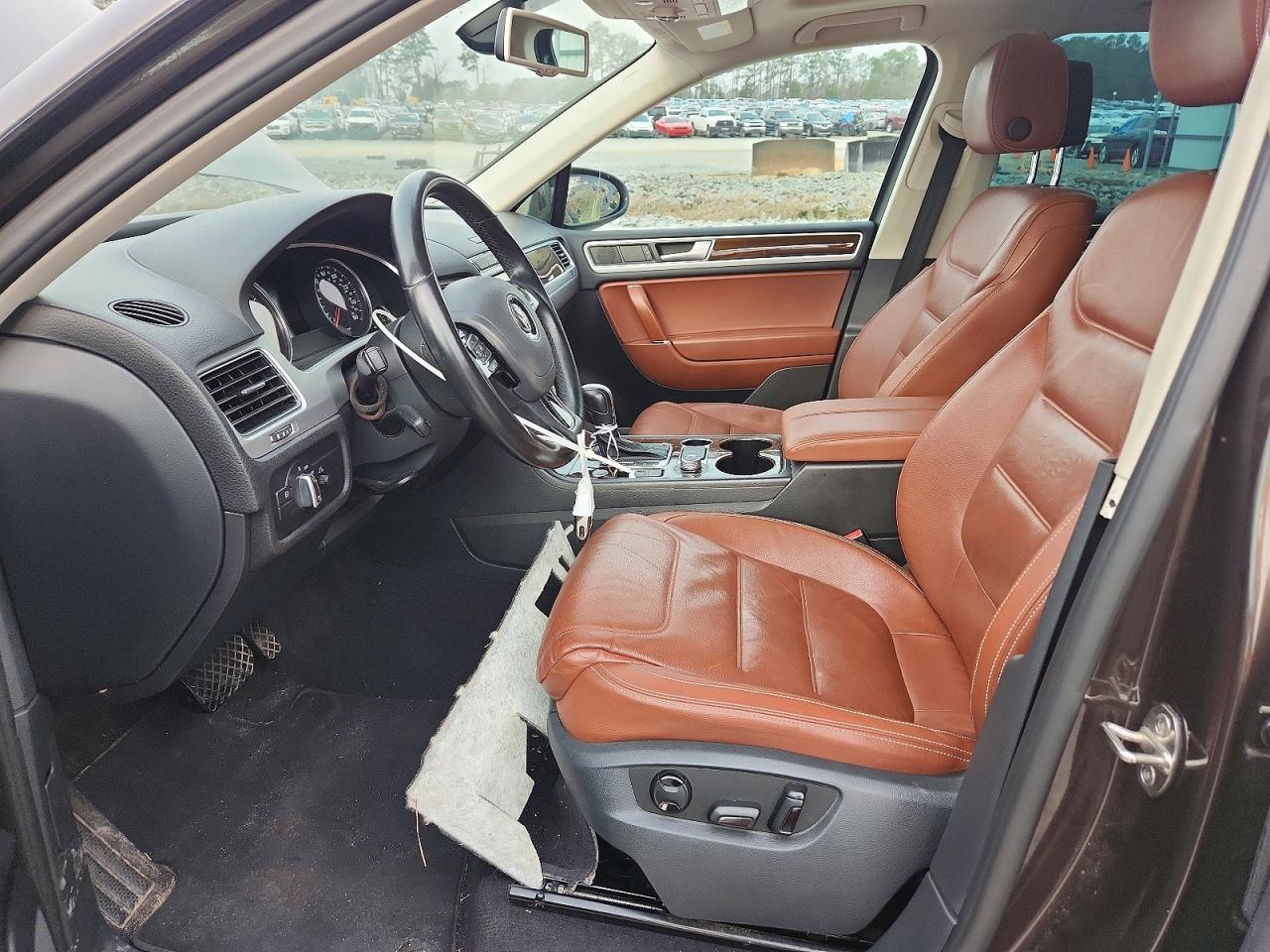 2015 VOLKSWAGEN TOUAREG V6 photo 13