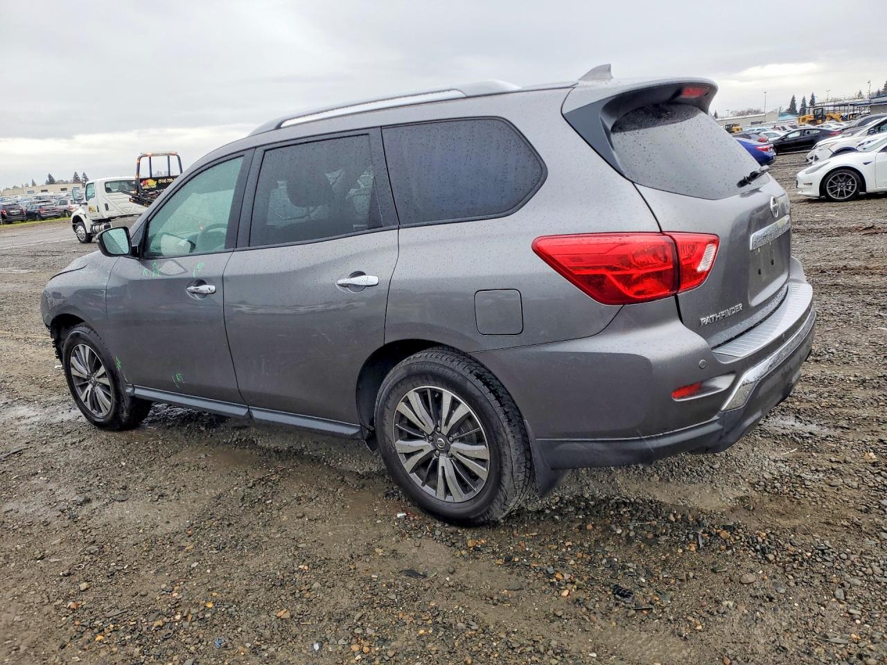 2020 NISSAN PATHFINDER S photo 2