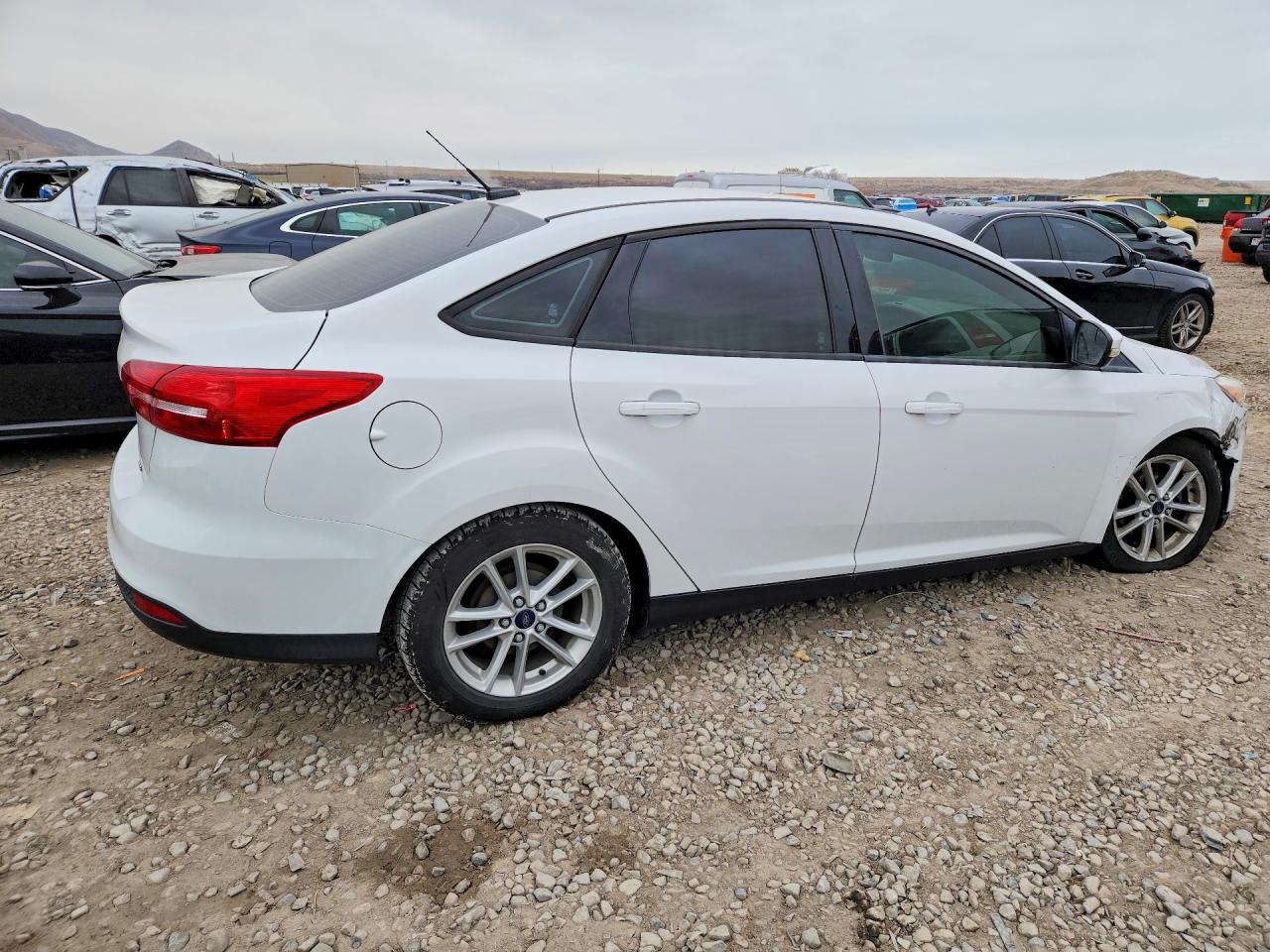 2015 FORD FOCUS SE photo 5