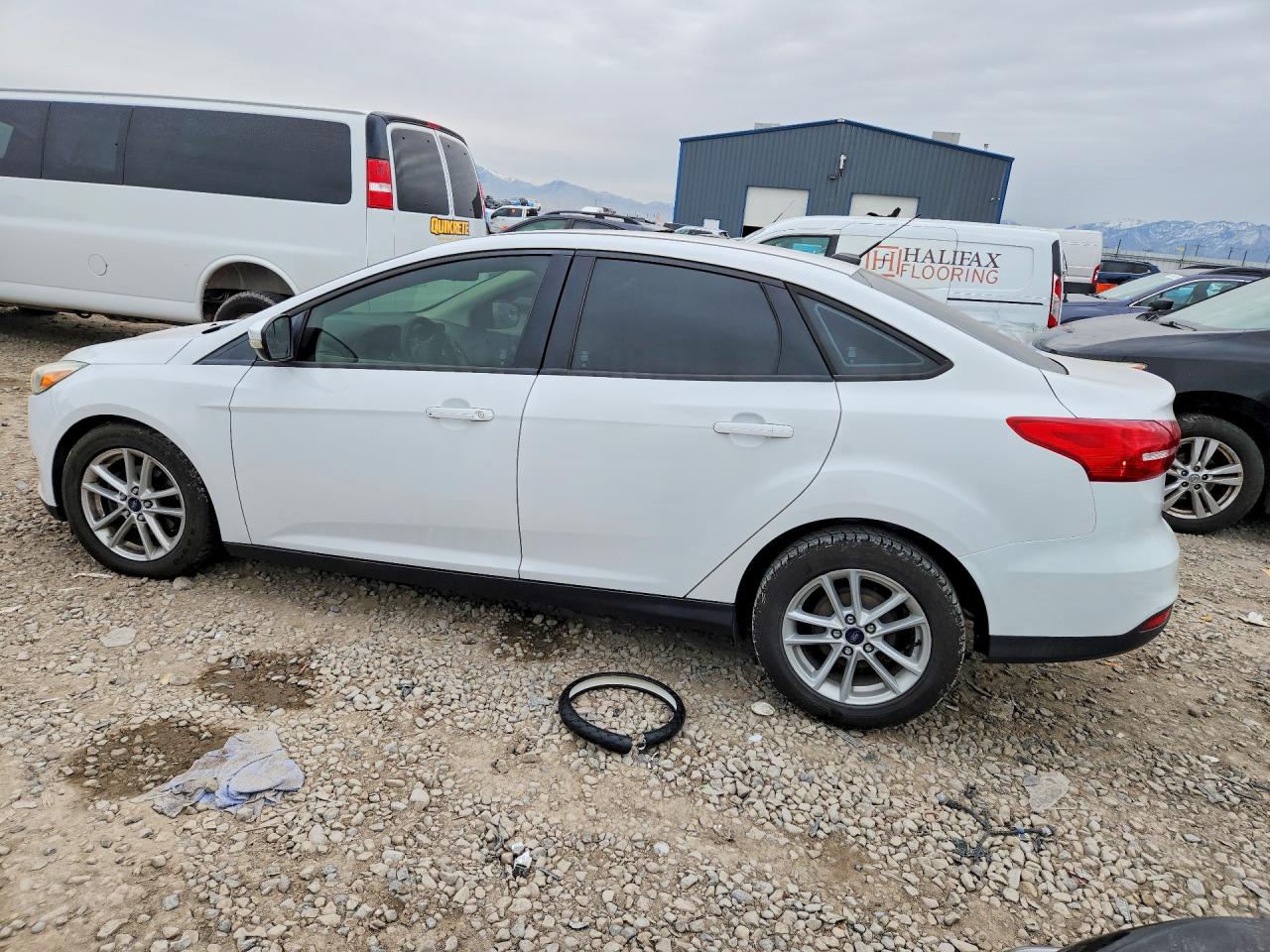 2015 FORD FOCUS SE photo 3