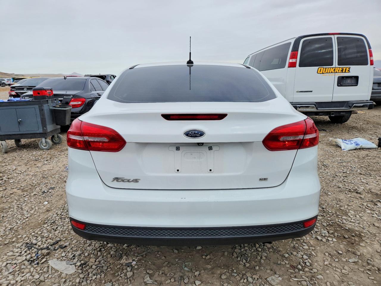 2015 FORD FOCUS SE photo 11