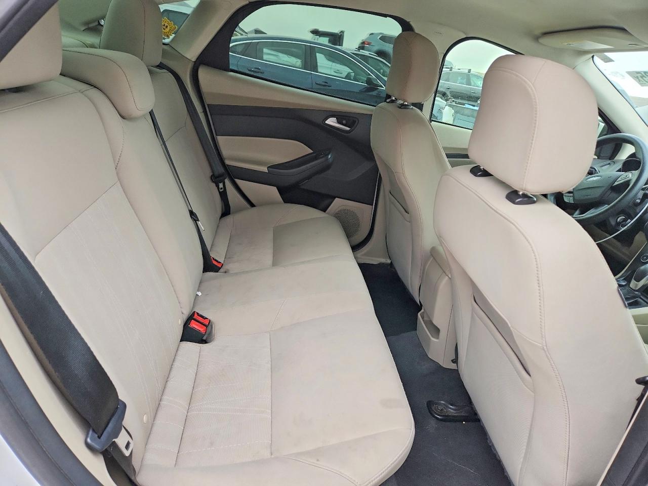 2015 FORD FOCUS SE photo 19