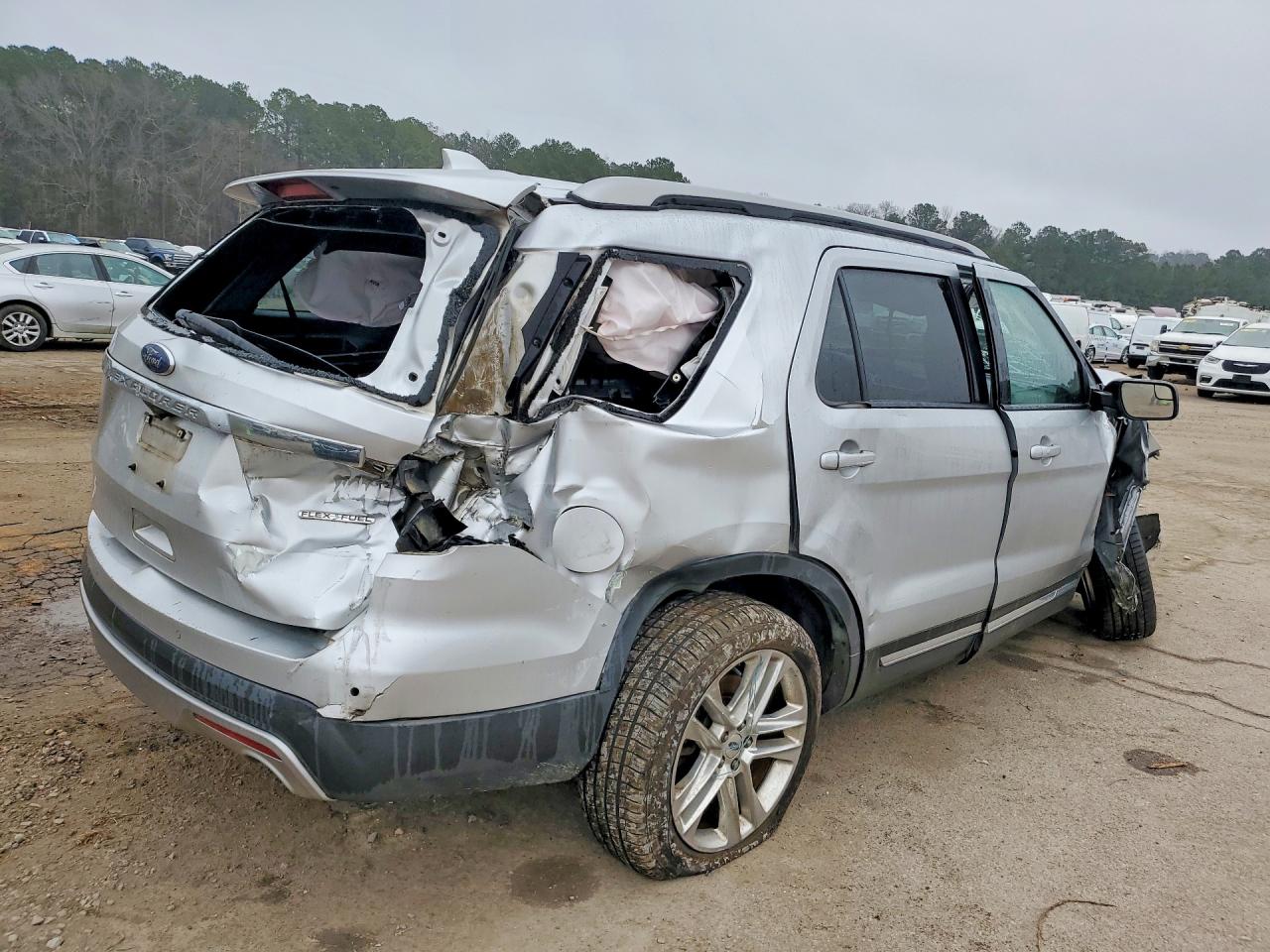 2016 FORD EXPLORER XLT photo 7