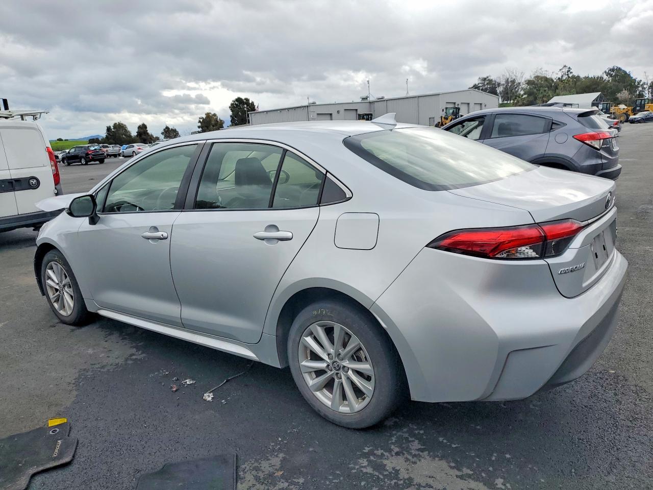 2023 TOYOTA COROLLA LE photo 3