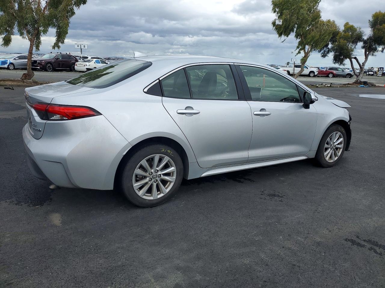 2023 TOYOTA COROLLA LE photo 5