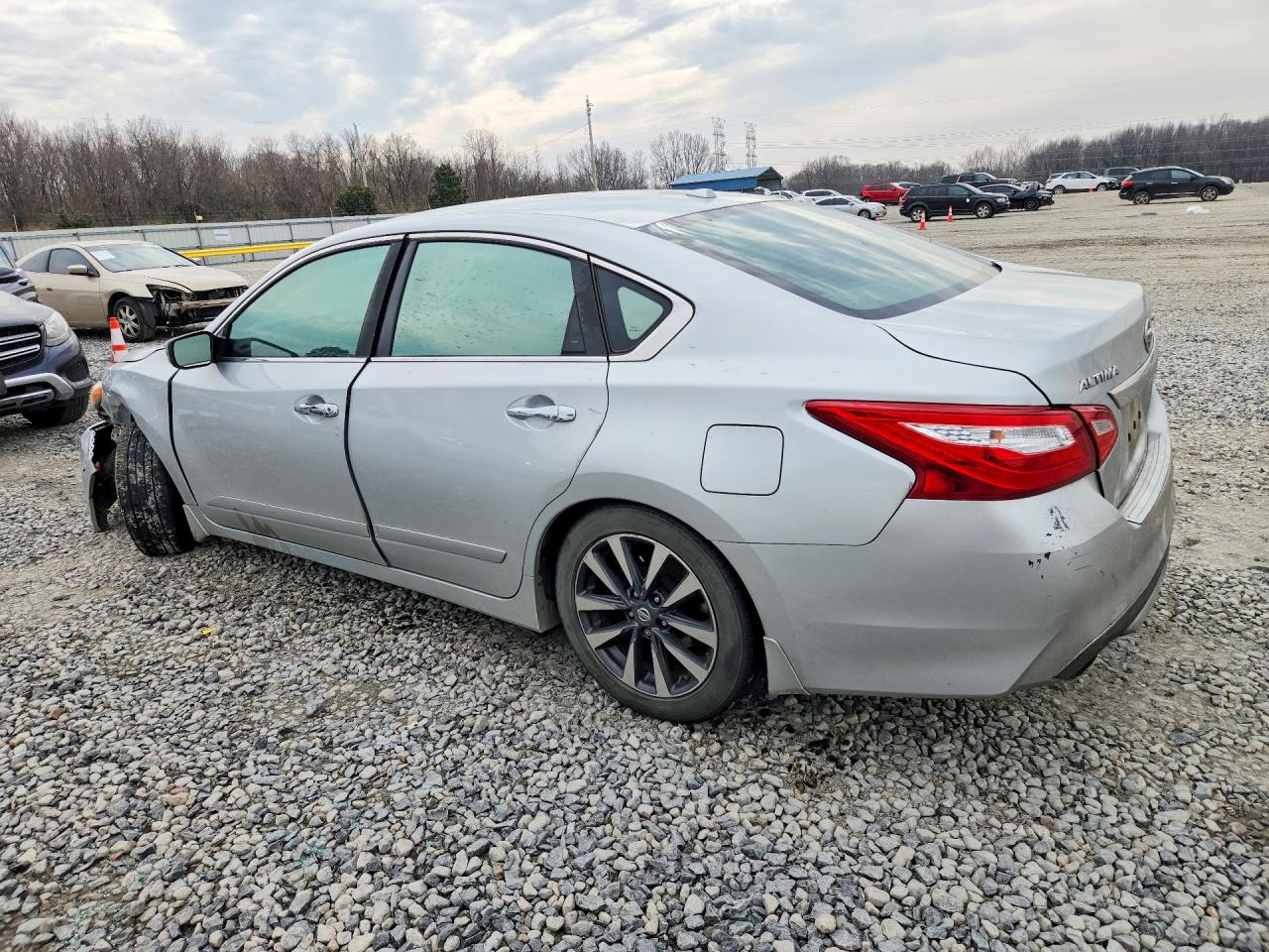 2017 NISSAN ALTIMA photo 2