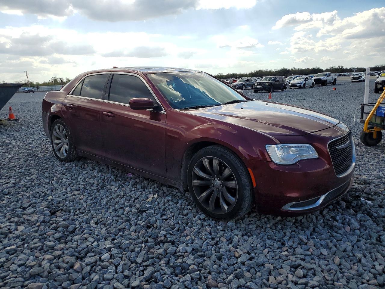 2018 CHRYSLER 300 TOURING photo 4