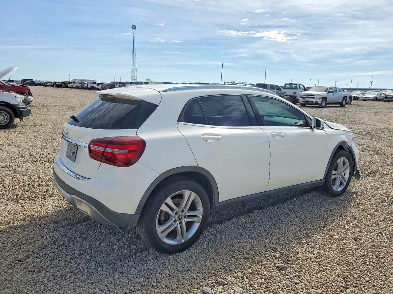 2019 MERCEDES-BENZ GLA 250 photo 3