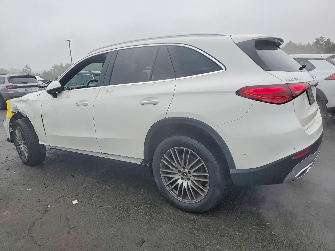 2025 MERCEDES-BENZ GLC 300 4MATIC photo 2