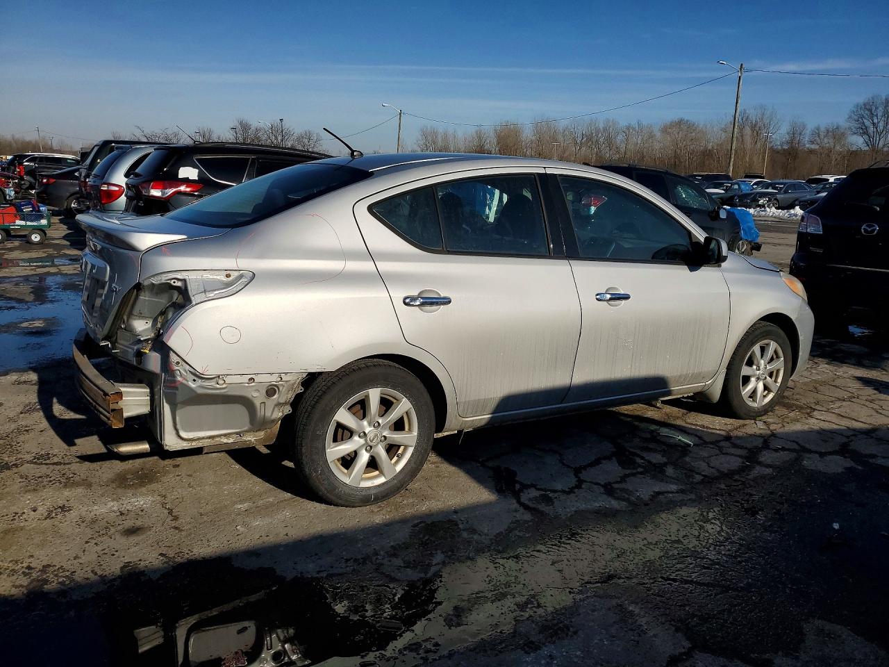 2014 NISSAN VERSA S photo 5