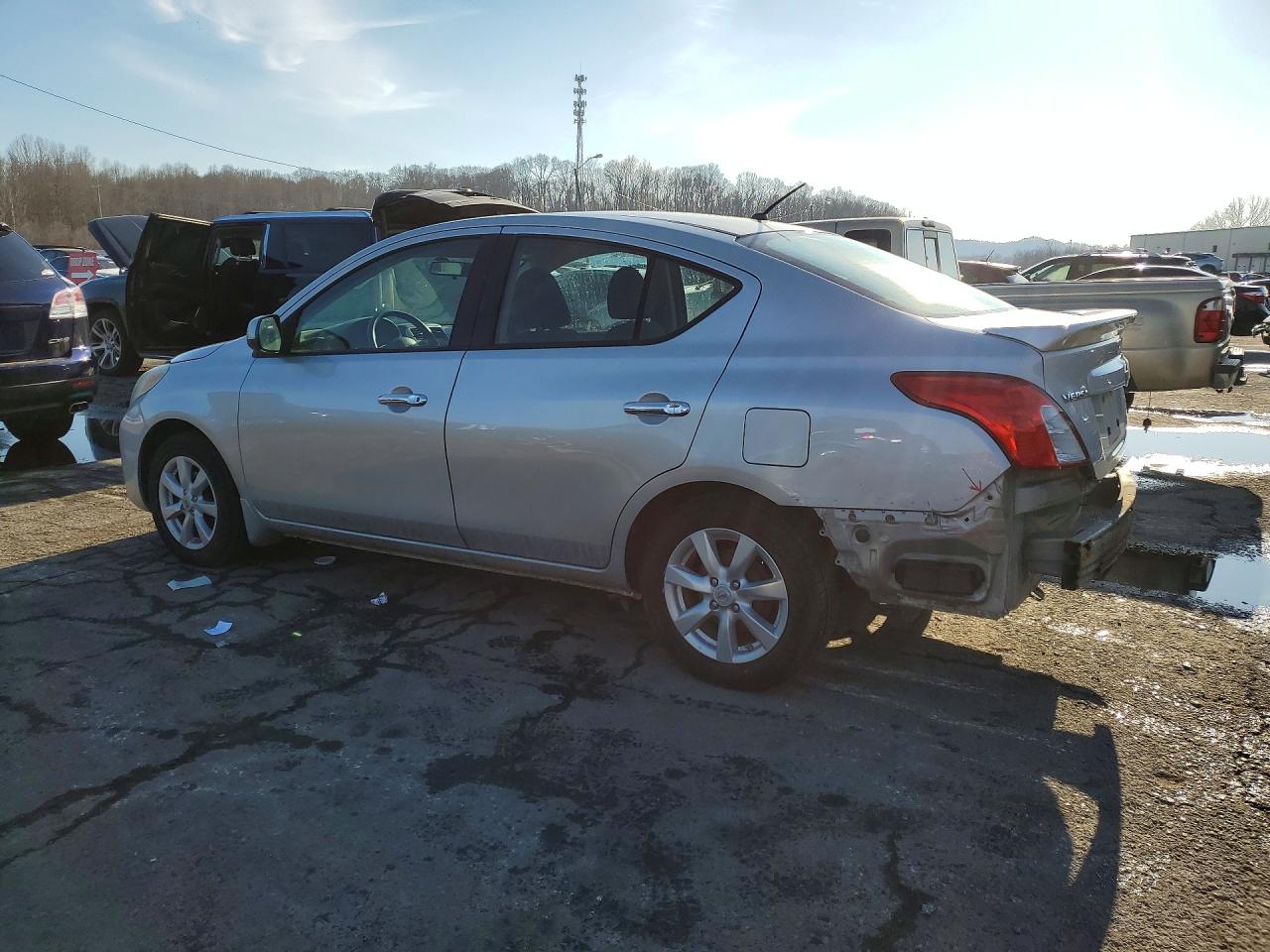 2014 NISSAN VERSA S photo 3