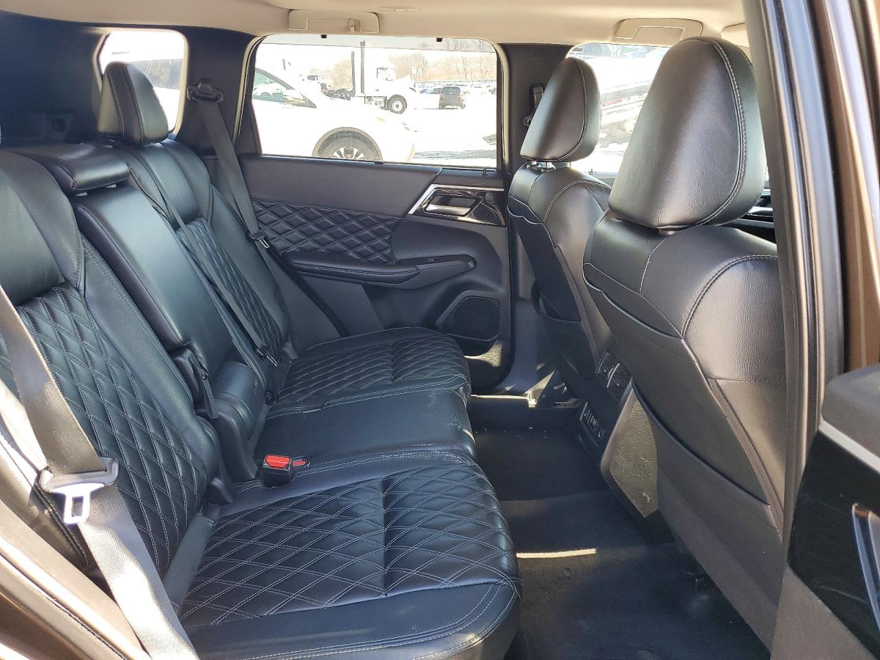 2024 MITSUBISHI OUTLANDER SEL photo 11