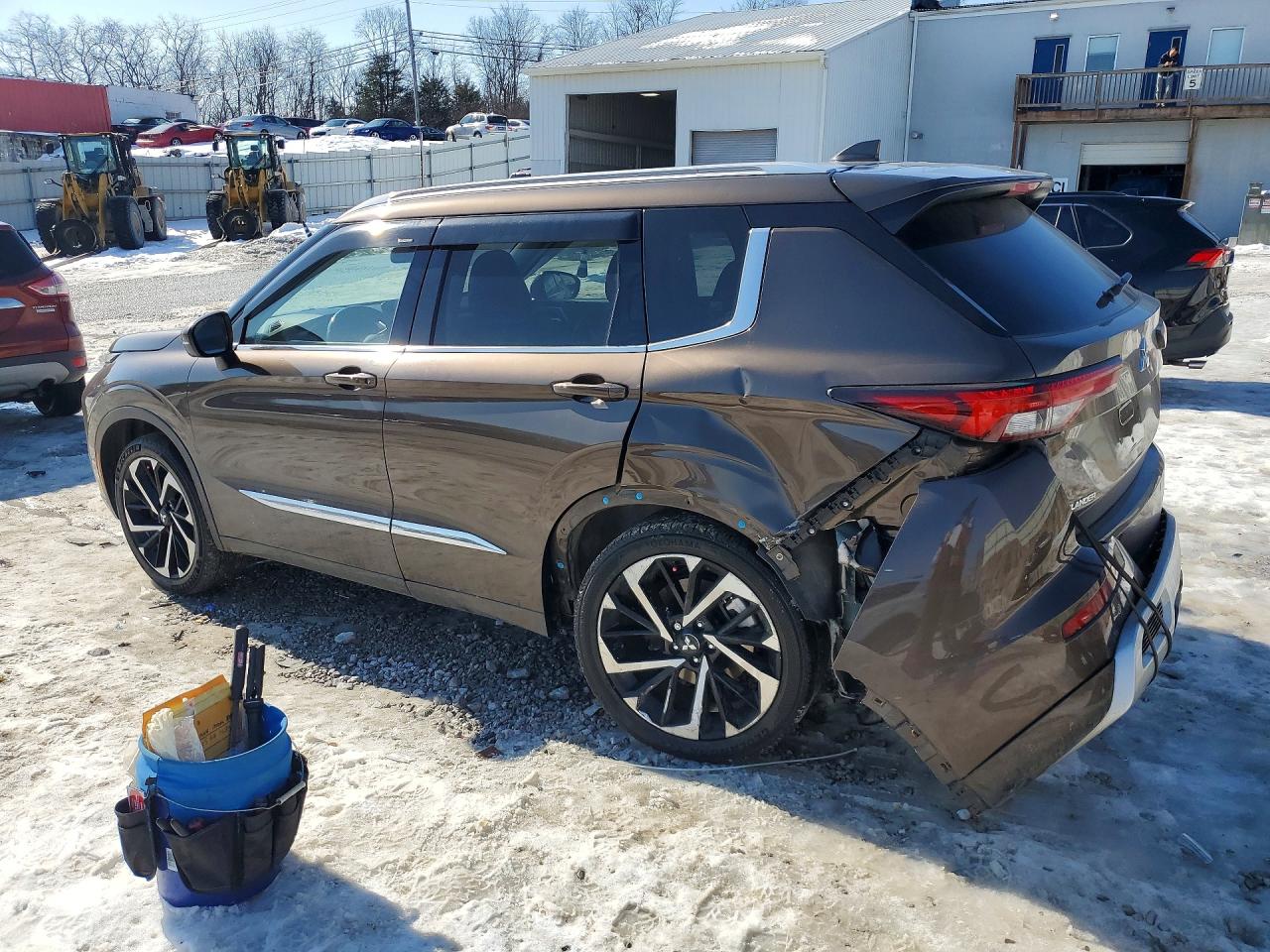 2024 MITSUBISHI OUTLANDER SEL photo 2