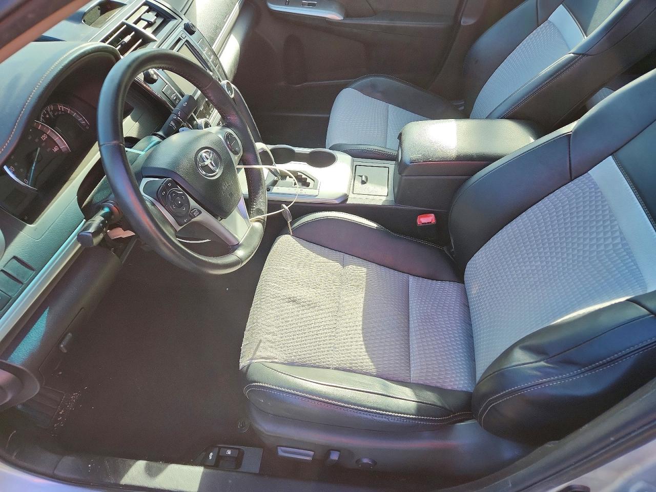2012 TOYOTA CAMRY photo 13