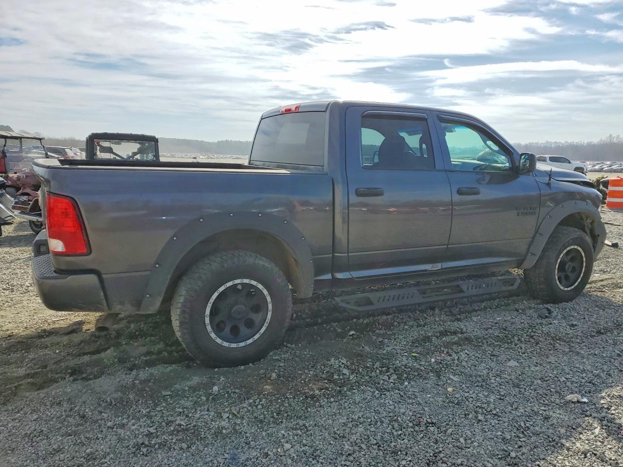 2017 RAM 1500 ST photo 3