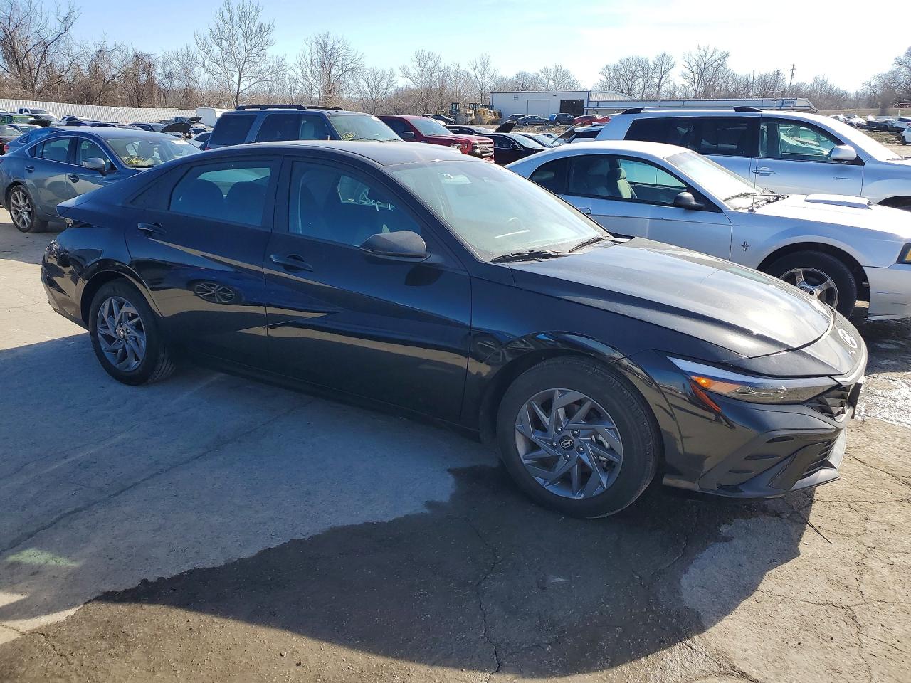 2024 HYUNDAI ELANTRA SEL photo 4