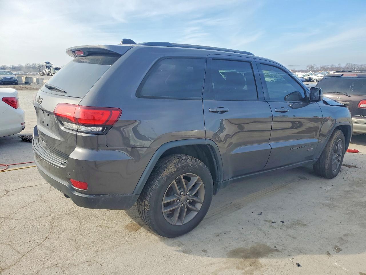 2016 JEEP GRAND CHEROKEE LAREDO photo 5
