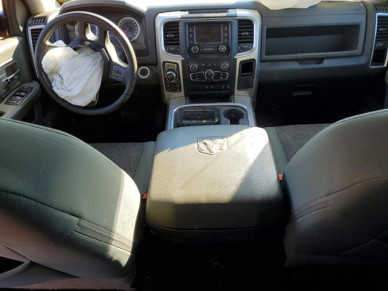 2016 RAM 1500 SLT photo 15