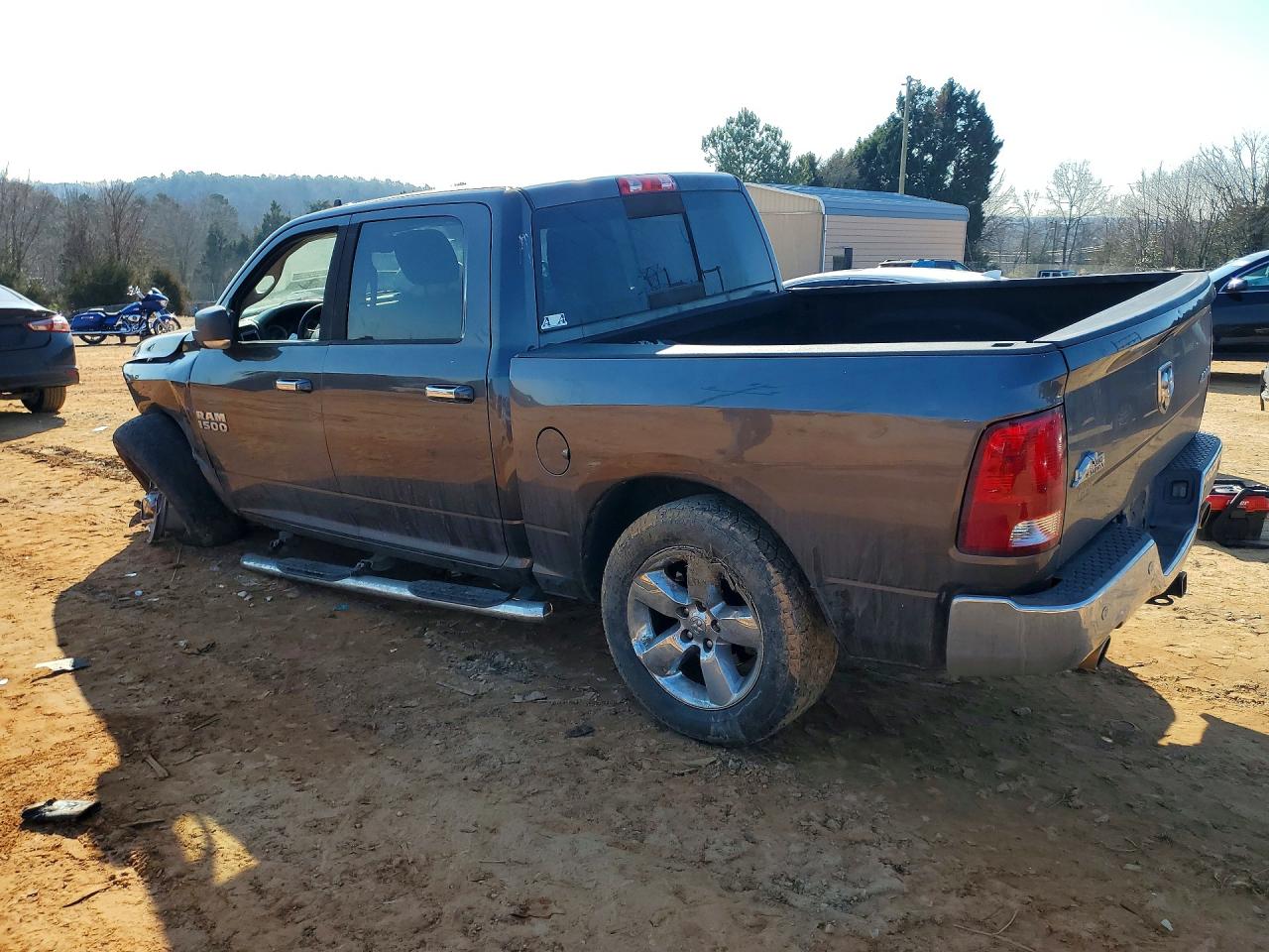 2016 RAM 1500 SLT photo 3