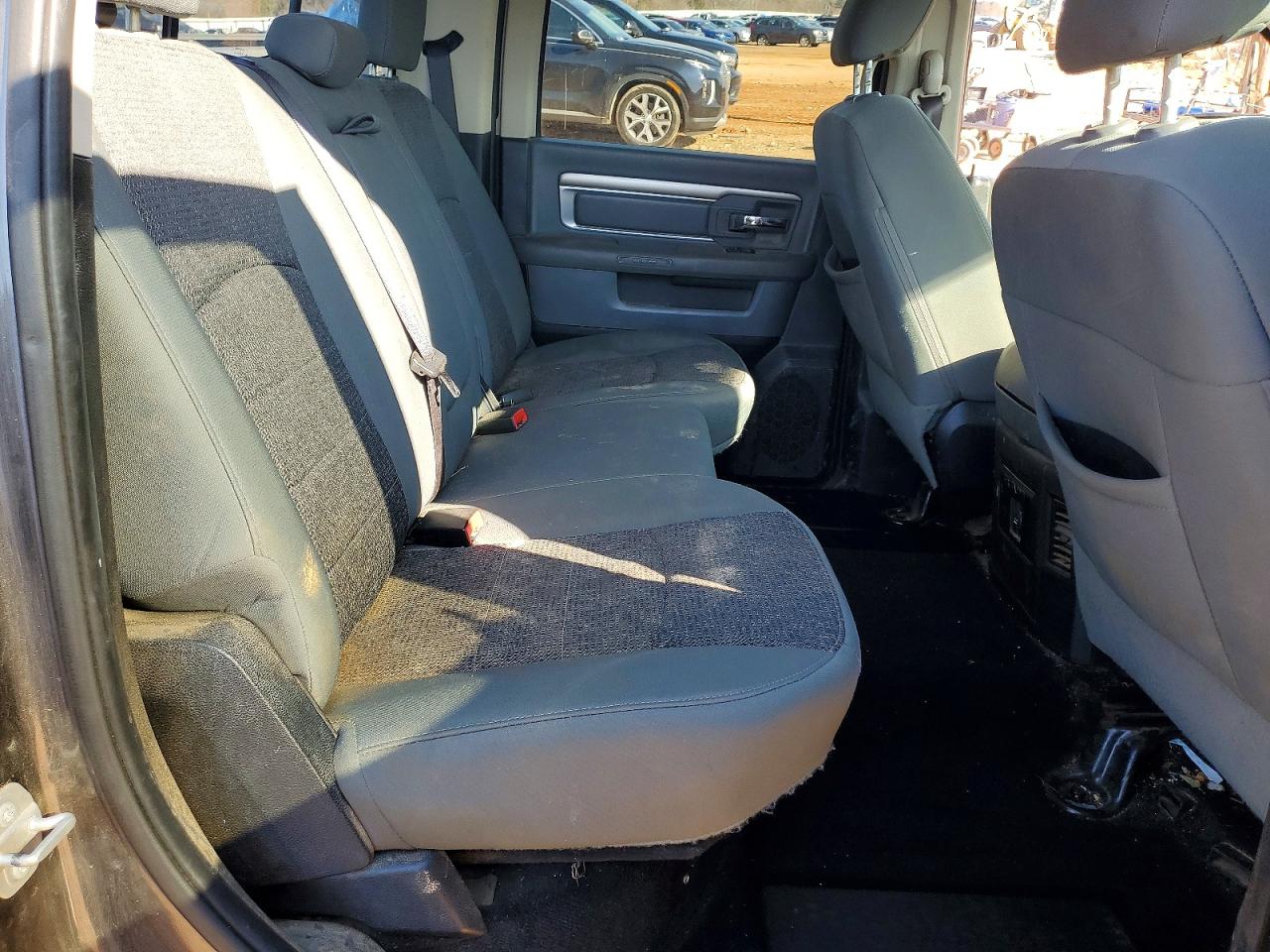 2016 RAM 1500 SLT photo 19