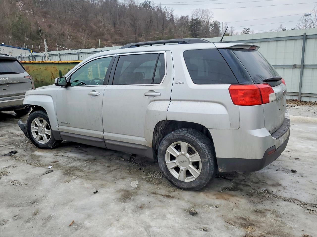 2013 GMC TERRAIN SLE photo 4