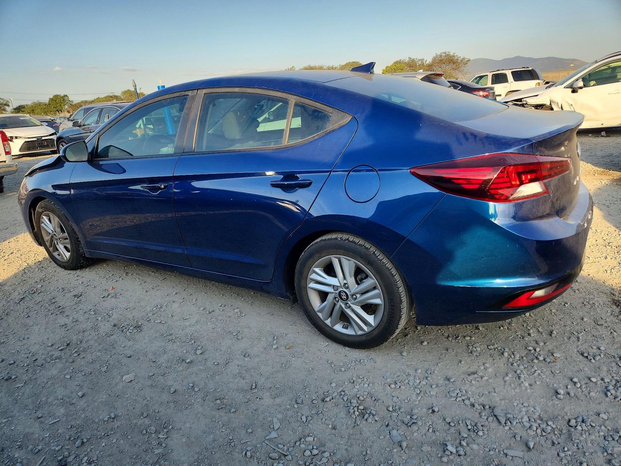 2020 HYUNDAI ELANTRA VALUE EDITION photo 2