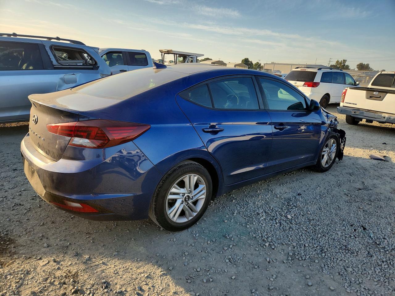2020 HYUNDAI ELANTRA VALUE EDITION photo 3