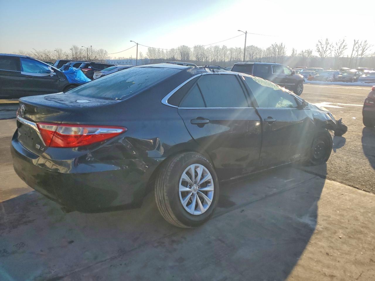 2017 TOYOTA CAMRY photo 3