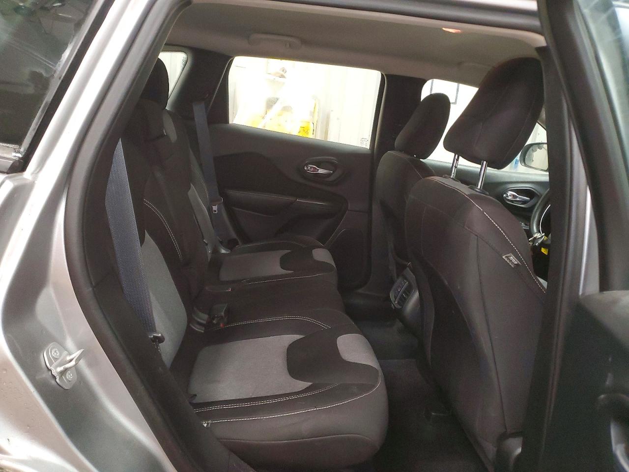 2015 JEEP CHEROKEE SPORT photo 11