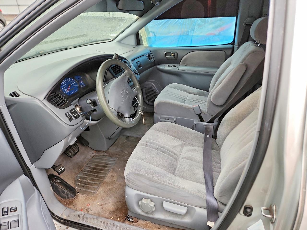 2003 TOYOTA SIENNA CE photo 13