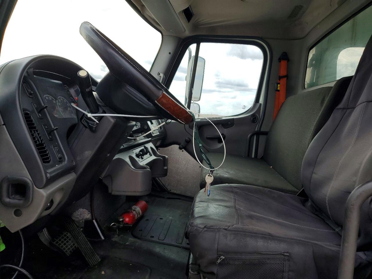2015 FREIGHTLINER BUSINESS CLASS M2 REFRIGERATED BOX TRUCK photo 19