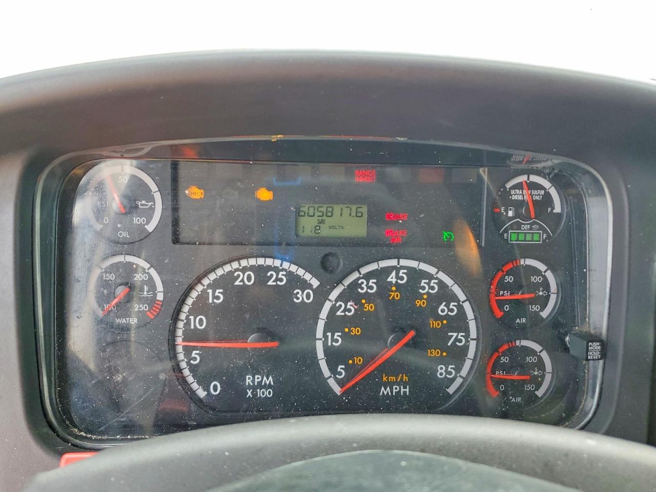 2015 FREIGHTLINER BUSINESS CLASS M2 REFRIGERATED BOX TRUCK photo 25